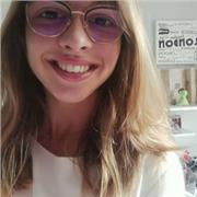 Etudiante parlant anglais couramment